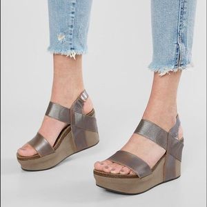 FINAL PRICE DROP! OTBT Bushnell leather sandals